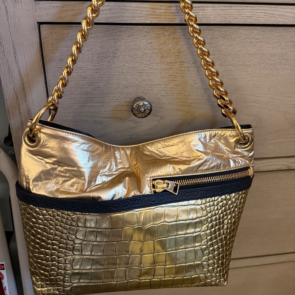Tom Ford Logo Metallic Croc-embossed Shoulder Bag in Gold/Black